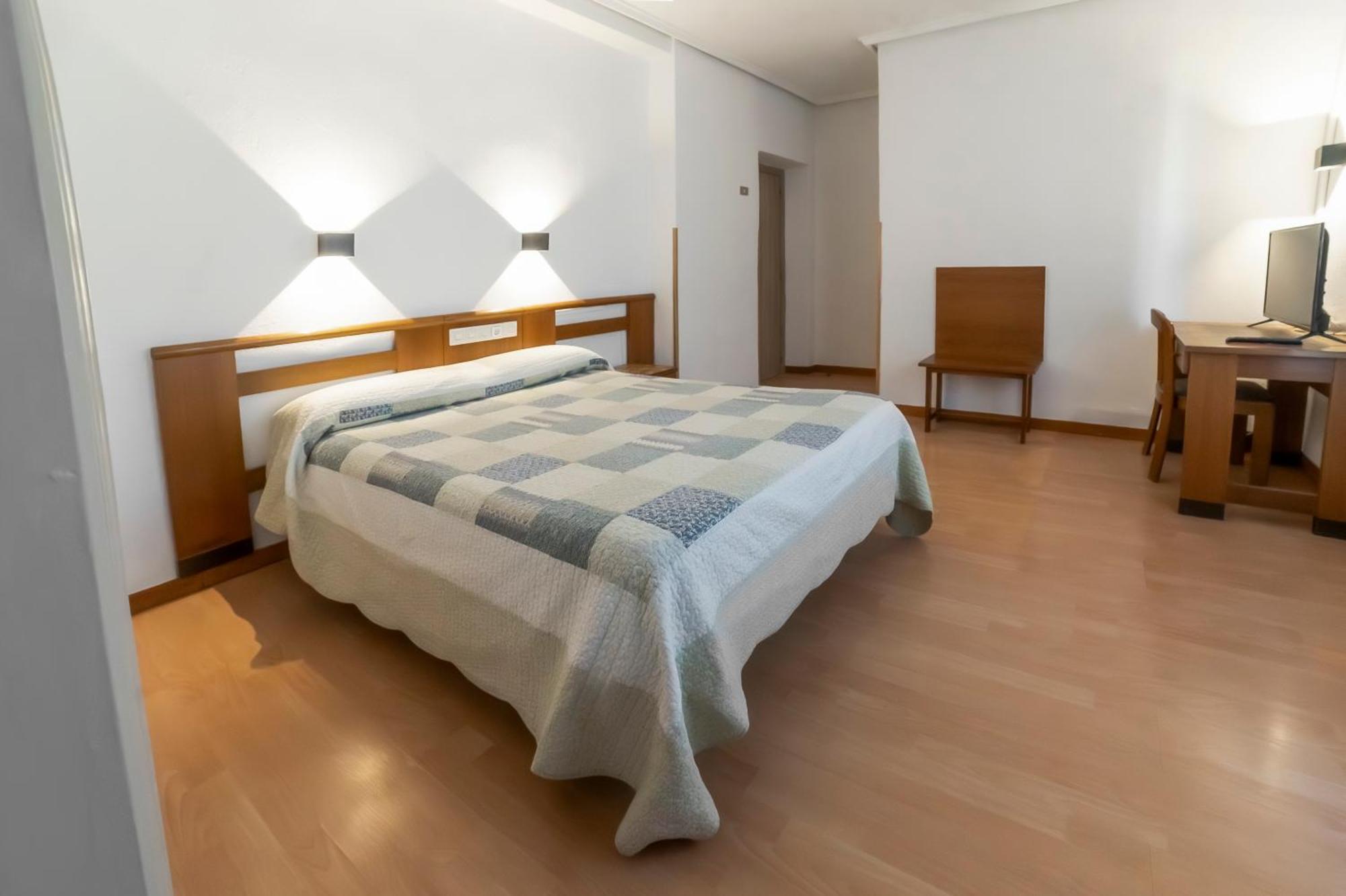 Hotel Pedro Torres Куенка Екстериор снимка